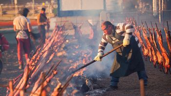 Un evento solidario para el gusto de los vecinos y visitantes Un evento solidario para el gusto de los vecinos y visitantes