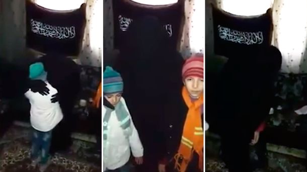 Una mamá le da su último beso a su hija en Siria