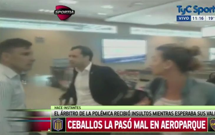 VIDEO: Con el hijo de la mano, una madre recibió con insultos a Ceballos VIDEO: Con el hijo de la mano, una madre recibió con insultos a Ceballos