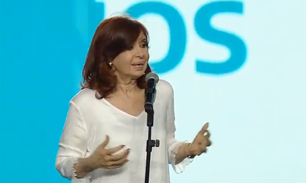 Cristina Kirchner en La Plata: Los ministros que no tienen coraje vayan a buscar otro laburo