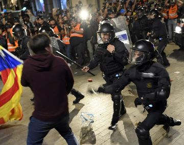 Batalla campal tras una manifestación en Barcelona: al menos tres detenidos y varios heridos