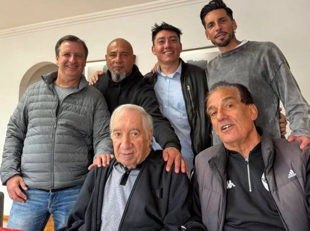 Carlos Bilardo recibió una visita que emocionó a todos en Estudiantes de La Plata