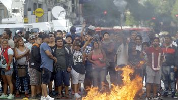 video: asi comenzaron los incidentes entre la policia y los manteros en once video: asi comenzaron los incidentes entre la policia y los manteros en once