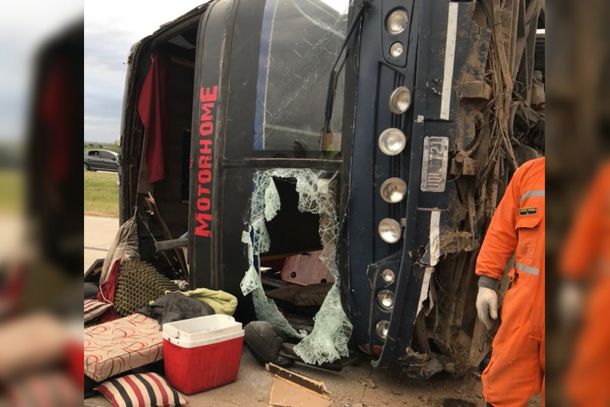 Volcó el micro de una banda que volvía de tocar en el Cosquín Rock: hay 5 heridos