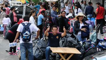 tras los incidentes del viernes, los manteros volvieron a instalar sus puestos tras los incidentes del viernes, los manteros volvieron a instalar sus puestos