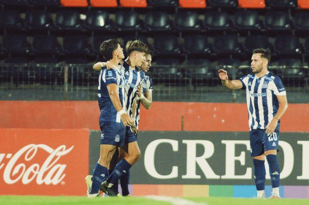 Con dos goles sobre la hora, Talleres eliminó a Argentino de Merlo de la Copa Argentina