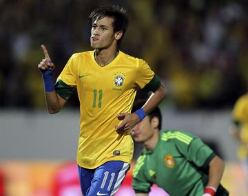 Brasil se recuperó de las críticas y goleó 8-0 a China