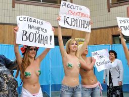 Ucranianastopless_afp