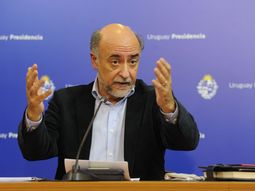 El gobierno busca un acuerdo multipartidario para el rescate de las cajas de jubilaciones uruguayas. El gobierno busca un acuerdo multipartidario para el rescate de las cajas de jubilaciones uruguayas.