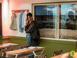 Recrean un aula siria en el subte porteño para concientizar sobre la crisis de los refugiados
