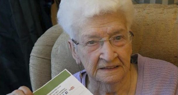 Recibió una carta de su empresa eléctrica en el que le comunicaban su propia muerte