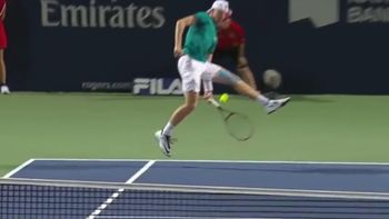 ¿la jugada del ano? mira lo que hizo este tenista en canada ¿la jugada del ano? mira lo que hizo este tenista en canada