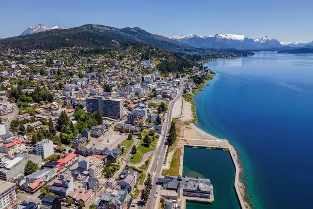 El Lago Nahuel Huapi en San Carlos de Bariloche. El Lago Nahuel Huapi en San Carlos de Bariloche.