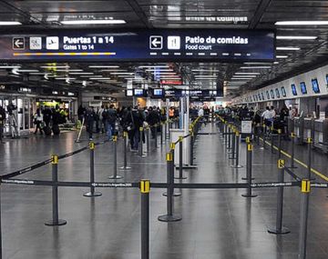 Paro de controladores aéreos: se esperan demoras en Aeroparque y Ezeiza