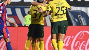 en un partidazo, defensa goleo 5-2 a san lorenzo en el gasometro en un partidazo, defensa goleo 5-2 a san lorenzo en el gasometro