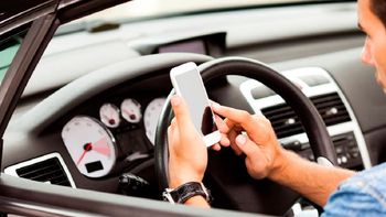 inseguridad vial: casi la mitad de los conductores reconoce que usa celular cuando maneja inseguridad vial: casi la mitad de los conductores reconoce que usa celular cuando maneja