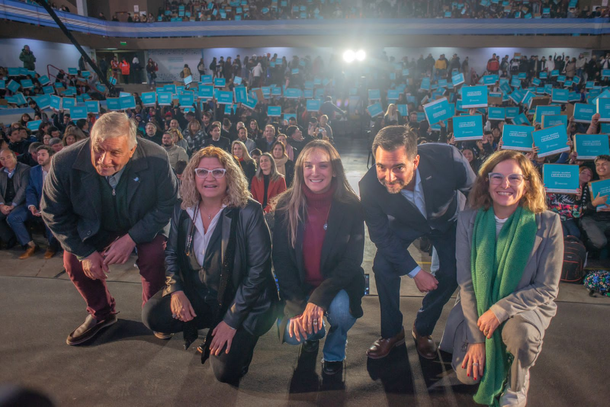 Malena Galmarini, Facundo Leal y la Provincia entregaron más de 3000 notebooks a estudiantes de escuelas de Tigre 
