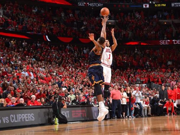 Con este tiro de Rose, los Bulls le ganaron a los Cavs de LeBron James
