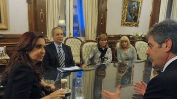 cfk recibio a familiares de los muertos en atentado a la amia cfk recibio a familiares de los muertos en atentado a la amia