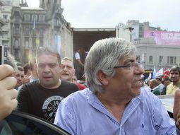 moyano insistio con el reclamo de 30% de aumento salarial moyano insistio con el reclamo de 30% de aumento salarial