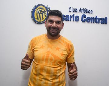 Néstor Ortigoza firmó con Rosario Central - Crédito: @CARCoficial