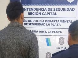 City Bell: atraparon al ladrón nalgón tras intentar robar 19 libros de Stephen King