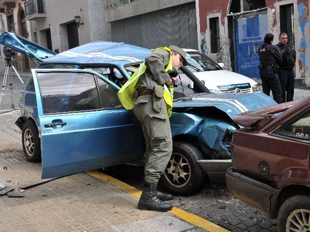 San Telmo: robaron, huyeron, interrumpieron una maratón y terminaron chocando