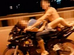 video: ¿sexo en una moto a toda velocidad? el viral que escandaliza video: ¿sexo en una moto a toda velocidad? el viral que escandaliza