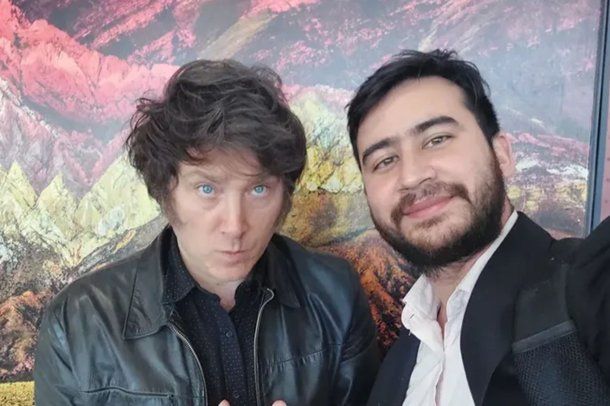 Nahuel Sotelo junto a Javier Milei.