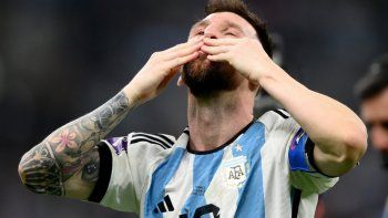 El festejo de Messi con la Selección Argentina campeona del Mundial Qatar 2022 - @fifaworldcup_es El festejo de Messi con la Selección Argentina campeona del Mundial Qatar 2022 - @fifaworldcup_es