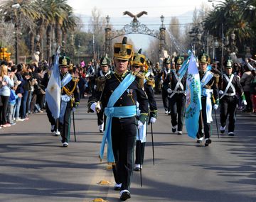 Macri cerró la celebración del Bicentenario con el desfile militar