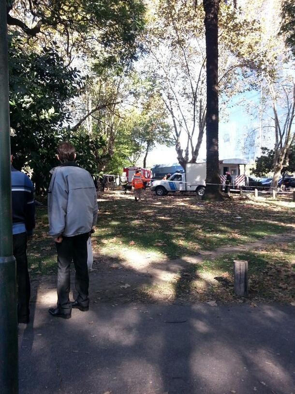 Un tren embistió y mató a dos arquitectos en Puerto Madero