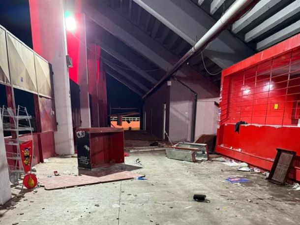 Graves destrozos en el estadio de Independiente tras los incidentes con los hinchas de la U de Chile