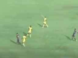 un ex barcelona y amigo de riquelme se despacho con un golazo para enmarcar un ex barcelona y amigo de riquelme se despacho con un golazo para enmarcar