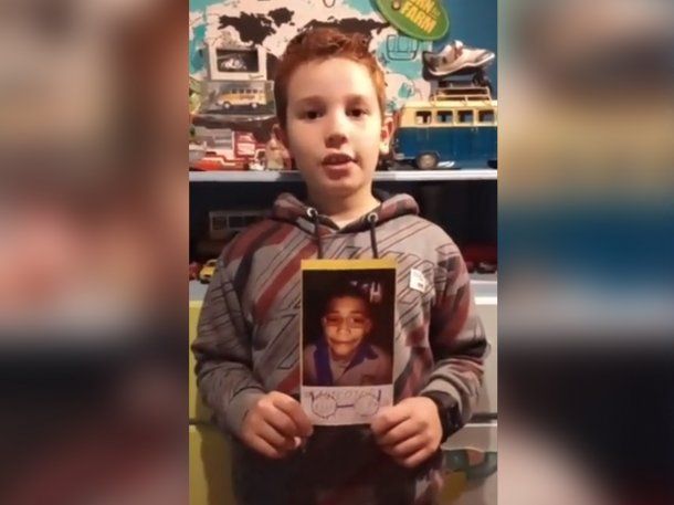 Un nene hizo una campaña para comprarle anteojos a su amigo