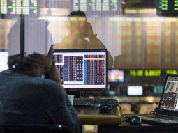 El riesgo país supera los 1.400 puntos tras el rechazo a los vetos de Milei