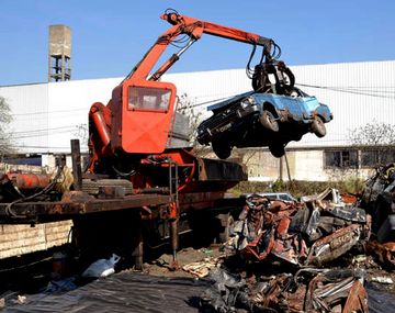El Gobierno porteño puso en marcha un plan para compactar autos