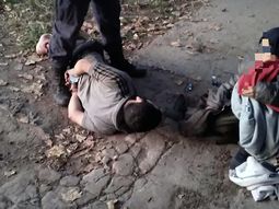 Detienen a un ladrón que robaba acompañado de su hijo de 7 años