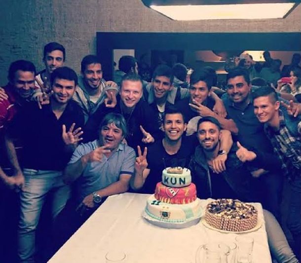 Entre familia, amigos y el Rojo, el Kun Agüero celebra su cumpleaños