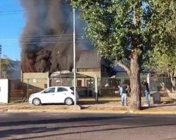 Voraz incendio en un conocido boliche de Mendoza