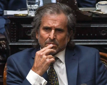 Bertie Benegas Lynch se sumó a los ataques contra el titular de la Feria del Libro