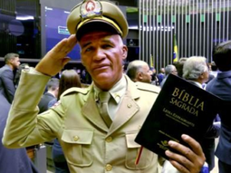 Un diputado pastor que quiere curar la homosexualidad se llevó las miradas en la jura de Lula