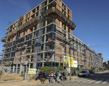 UOCRA cerró una paritaria con ajustes trimestrales que corren detrás de la inflación