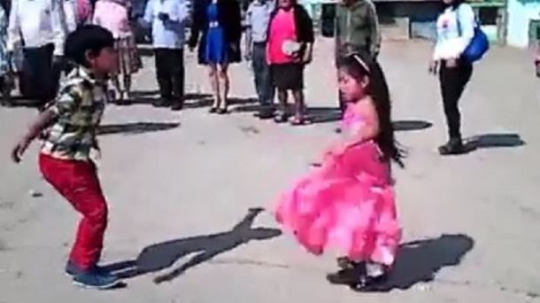 VIDEO: El baile de dos niños peruanos que es furor en la web