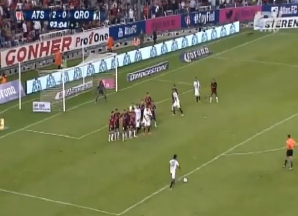 Mirá el primer golazo de Ronaldinho en el fútbol mexicano
