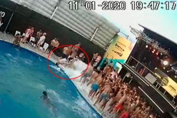 VIDEO: Se golpeó la cabeza en una pileta durante una fiesta y quedó en coma