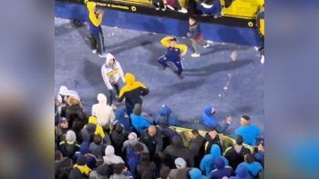 Un hincha de Corinthians lo filmó desde la tercera bandeja. Un hincha de Corinthians lo filmó desde la tercera bandeja.