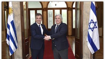 El canciller Francisco Bustillo, junto a su par de Israel, Eliyahu Cohen. El canciller Francisco Bustillo, junto a su par de Israel, Eliyahu Cohen.