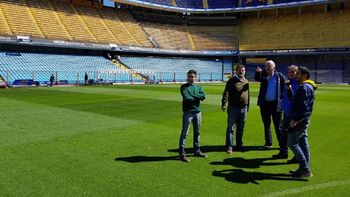 Autoridades de la Federación Peruana pisaron La Bombonera Autoridades de la Federación Peruana pisaron La Bombonera
