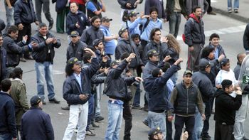 linea 60: tras una jornada violenta choferes dicen que hubo un pequeno avance linea 60: tras una jornada violenta choferes dicen que hubo un pequeno avance